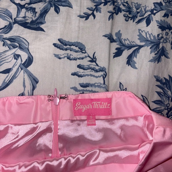 DOLLSKILL | LOVE TRIANGLE MINI SKIRT - Picture 3 of 3